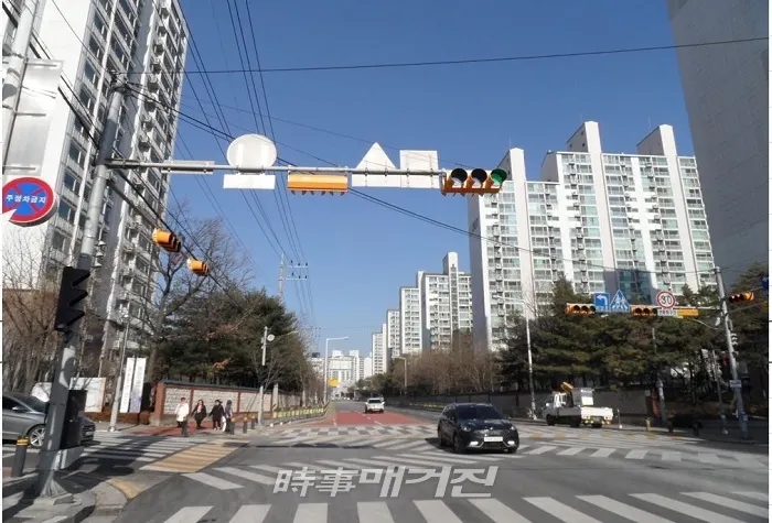 노란신호등이 설치된 어린이보호구역 <사진제공=양주시>