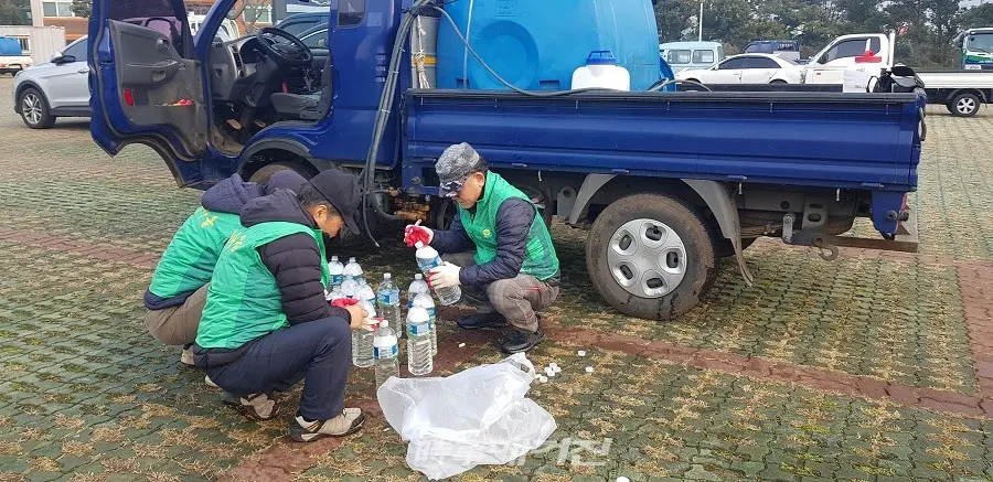 코로나 확산 방지를 위해 준비하는 모습(사진 고기봉 기자)