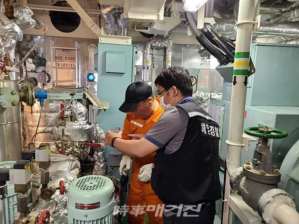 서해지방해양경찰청은 미세먼지 등 대기환경 악화의 주범인 ‘황 함유량’ 발생을 억제하기 위해 18일부터 20일까지 일제점검을 실시한다고 밝혔다.(사진_서해지방해양경찰청)