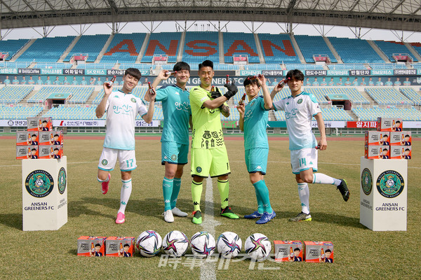 안산그리너스FC (왼쪽부터) 최건주, 연제민, 이승빈, 민준영, 이상민 선수(자료제공_서울시)