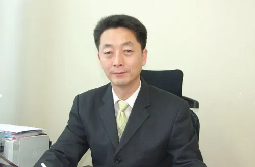 ▲ 문정진 지점장은 “위험의 햇지를 위한 손해보험은 21세기에 가장 유망한 직종 중 하나입니다”라고 말하며, 고객의 안정적인 미래를 설계하는 컨설턴트는 고객이 요구하는 수준의 서비스를 제공할 수 있도록 자신의 가치를 높여야 한다고 말했다.
