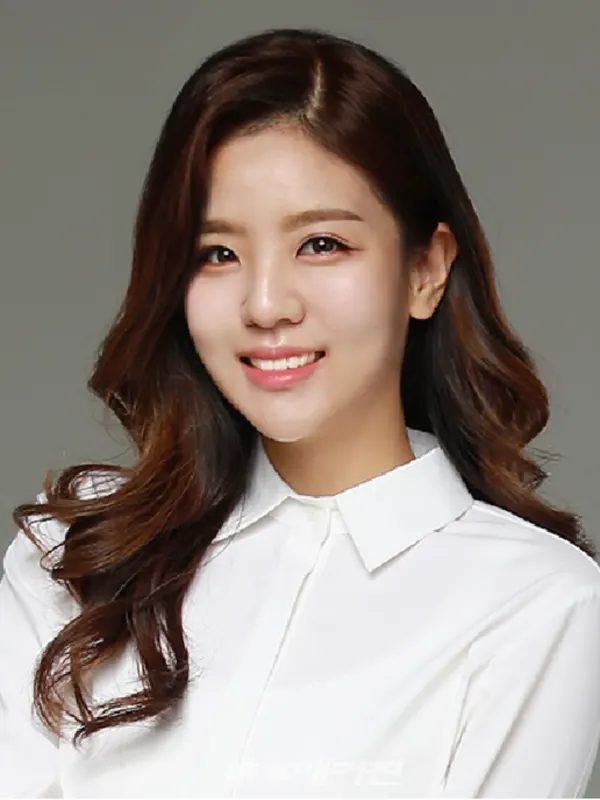 최고운 큐레이터. (재)한원미술관, 종이나라박물관 등에서 인턴으로 탄탄한 실무 경험을 거친 후, 학고재 갤러리에서 근무. 2014년 경남과학기술대학교 미술관(진주) 《박기훈展》을 시작으로, 《서수영, 신소영 2인展》(2014) 록 갤러리(서울), 갤러리 《PROSPECTIVE ARTIST/15》(2015) H 갤러리(일산), 《The Art of Korea: 원점(遠點)으로부터》(2015) 권진규미술관(춘천) 등 전시기획을 하며 독립 큐레이터로 활동. 현재 문화예술 저변 확대를 목표로 칼럼 기고 및 강의를 하고 있다.