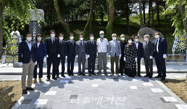 장수군은 25일 오전 11시 장수읍 남산 소재 6.25참전용사명비에서 6.25한국전쟁 제71주년 기념식을 거행했다.(사진-장수군청)