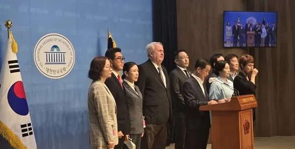 '국민의힘 책임당원협의회'가 16일 오전 국회 소통관에서 원희룡 당 대표 후보 지지를 선언하고 있다.(사진_국민의힘 책임당원협의회)