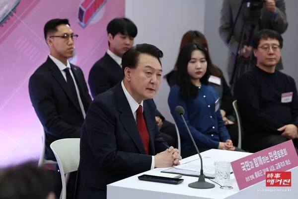 윤석열 대통령이 25일 경기 의정부시청 대강당에서 '출퇴근 30분 시대, 교통격차 해소'를 주제로 열린 여섯번째 국민과 함께하는 민생토론회에서 발언하고 있다.(사진_뉴시스)