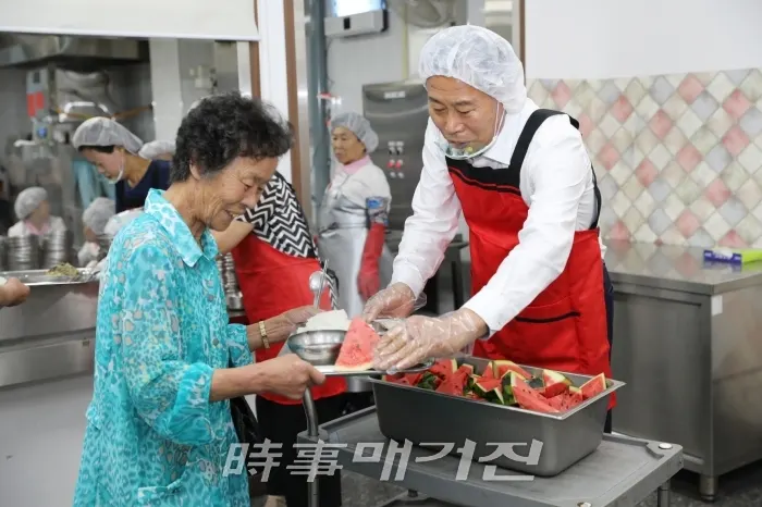 김재종 군수는 “민선7기 동안 옥천군민 모두가 ‘더 좋은 옥천’만들며 주민의 활발한 참여를 통해 정신적 가치와 문화를 체험하는 품격 높은 ‘명품도시’를 건설하겠다”고 포부를 밝혔다.