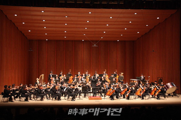 (부산시립교향악단 단체사진/(재)부산문화회관)