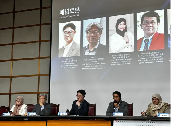 강연 후 진행된 토론 중 무함마드 교수가 발언하고 있다.(사진_조선대)