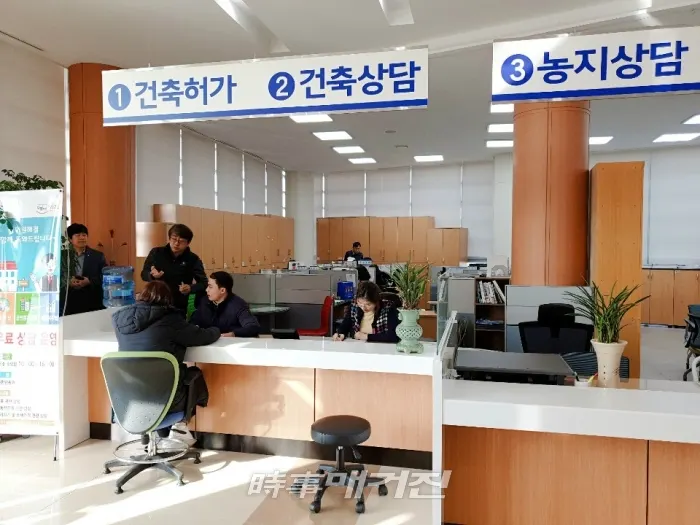 건축과 민원상담(사진_완주군)