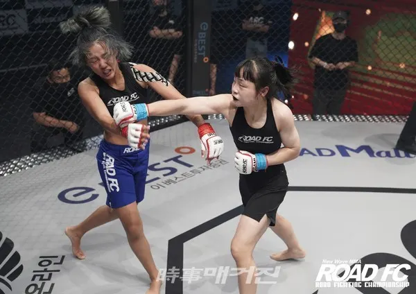신유진 선수 경기 장면(사진_ROAD FC)