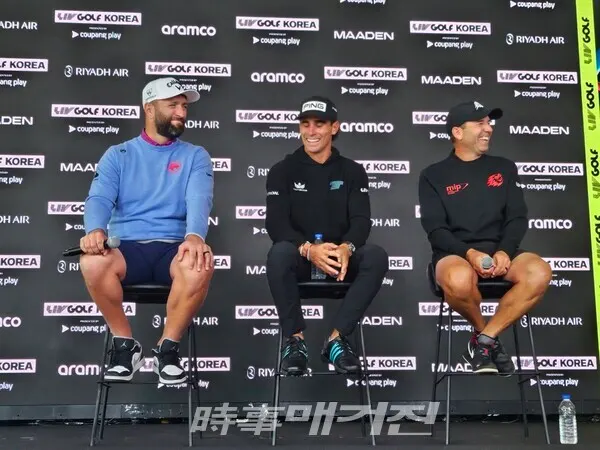 리브 골프 코리아에 나서는 왼쪽부터 존 람, 호아킨 니만, 세르히오 가르시아가 30일 오전 인천 연수구 잭니클라우스 골프클럽 미디어센터에서 기자회견을 하고 있다.