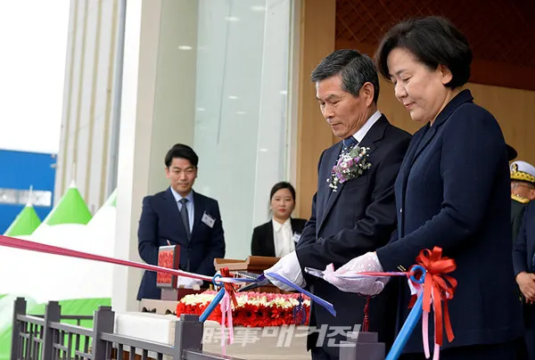 대한민국 해군(대장 심승섭)은 해군창설기념일인 11월 11일 오후 울산 현대중공업에서 신형 호위함『서울함(FFG-821, 2,800톤급)』진수식이  거행했다. (사진_해군)