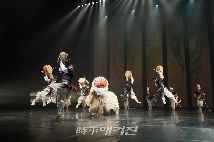 ‘2019 타타타_처용, 두드리다’ (사진제공=울산시립무용단)