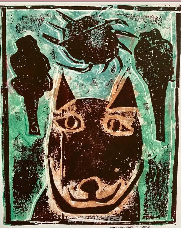 Deborah Gile의 “Dog in the Trees”, Doggos © Deborah Gile 2019, 13 x 15 x .75(사진_아르브뤼코리아)