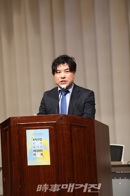 백종운 한국잡지협회 회장이 지난달 10일 국립중앙도서관 국제회의장에서 열린 ‘코리아 매거진 콘퍼런스’에서 개회사를 하고 있다. 백종운 회장은 “포스트 코로나와 디지털 혁신 등 변화하는 시대에도 잡지의 미래를 밝힐 다양한 아이디어가 도출되는 좋은 기회가 되길 바란다”고 말했다.(사진_한국잡지협회)