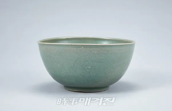 파도 용무늬 발 靑瓷陰刻波濤龍文鉢 : 정교한 음각기법으로 파도와 용이 조각되어 있으며, 개성에서 출토되었다고 한다. 유사한 문양의 뚜껑이 올해 발굴조사에서도 확인되었다. (사진_강진군)