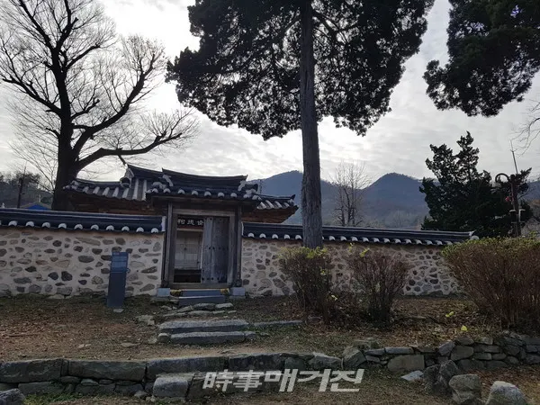 고려 말 두문동 72현인 맹유, 맹희도, 맹사성 3대의 위패를 모신 사당이다.