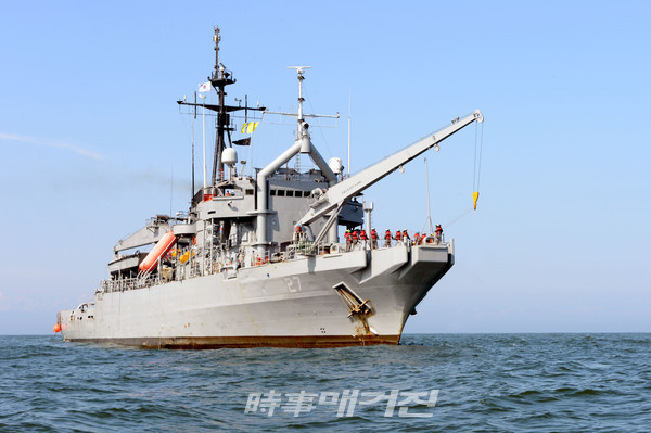 대한민국 해군은 퇴역함정인 평택함(ATS-27)을 2월 20일 평택시에 무상대여 형식으로 인도했다. 평택함(ATS-27)은 평택에서 해양안전체험관으로 단장 후 새로운 임무를 수행할 예정이다.사진은 퇴역함정 구난함 평택함(ATS-27)이다.(사진_해군)