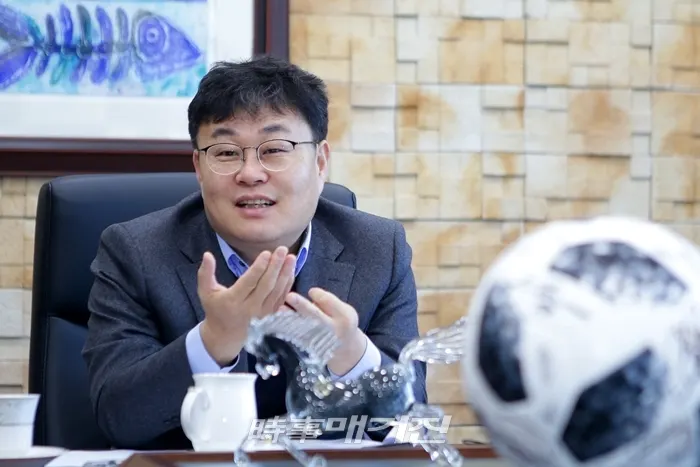 ‘풍요로운 미래의 땅, 힘찬 장수’ 건설을 위해 최선을 다하는 군수가 되겠다는 장수군의 장영수 군수.