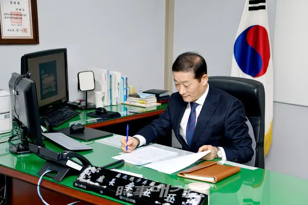 청장으로서 더 낮은 자세로 국민의 목소리를 병무행정에 반영해왔으며, 직원들의 복지향상에도 많은 관심을 가져야겠다고 생각했다는 이 청장. 그는 상호 존중과 배려의 행복한 일터를 만들어 최선을 다하겠다고 밝혔다.