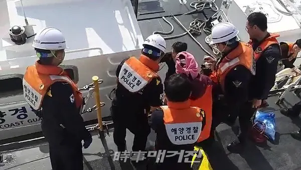 섬마을과 해상에서 응급환자와 기관고장 선박이 잇따라 발생해 해경이 긴급 구조에 나섰다.(사진_목포해양경찰서)