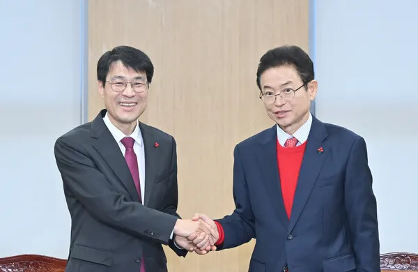 김정기 대구시장 권한대행과 이철우 경북도지사.(사진_대구시)