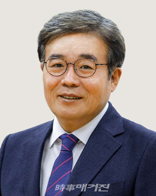 이병훈 더불어민주당 광주 동구남구을 국회의원 예비후보는 더불어민주당이 벤처 4대 강국으로 도약을 위해 ‘K-유니콘’기업을 2022년까지 전국적으로 30개를 육성할 계획을 발표한 것과 관련하여 인공지능과 함께 자동차, 에너지, 문화콘텐츠 등 3대 벨리사업이 추진되고 있는 광주가 K-유니콘기업을 육성하기에 최적의 기업 환경을 갖춰가고 있으므로 이에 대한 대비를 서둘러야 한다고 주장했다.사진은 이병훈 더불어민주당 광주 동구남구을 국회의원 예비후보이다.(사진_이병훈 더불어민주당 광주 동구남구을 국회의원 예비후보 홍보팀)