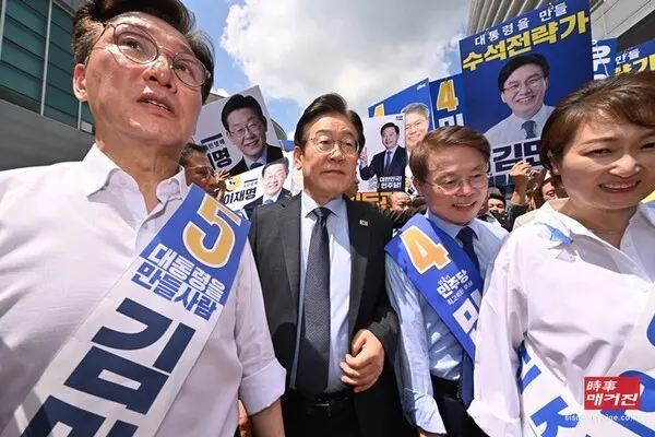 ‘개딸’로 불리는 당내 강경 친명 세력의 강력한 지지를 받는 이 대표로선 중도로의 외연 확장도 어려운 숙제다. 특히 지도부 전체가 강성 친명 인사들로 꾸려지면서 당내 유연성과 다양성이 한층 위축될 것이란 안팎의 우려가 크다.(사진_뉴시스)