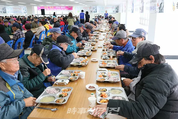 목포시는 "당초 3월 10일부터 운영될 예정이었던 목포시의「참! 좋은 사랑의 밥차」가 코로나19로 인해 잠정 중단된다"고 4일 밝혔다.(사진_목포시청)