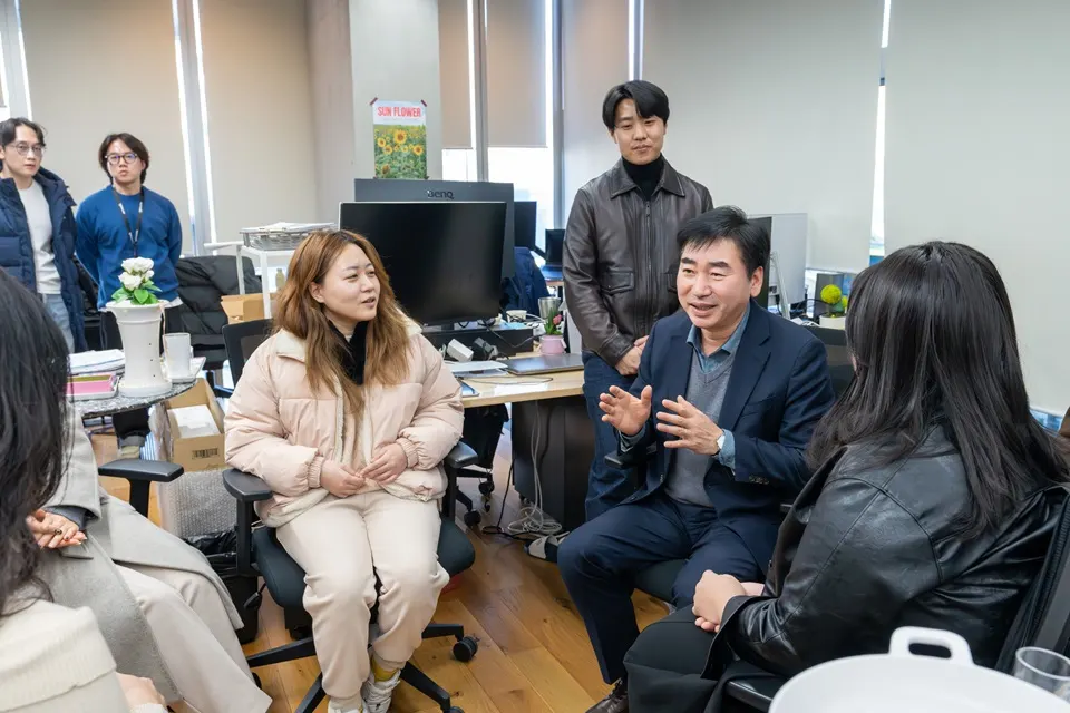 청년디딤스페이스 방문 모습.(사진_부산진구)