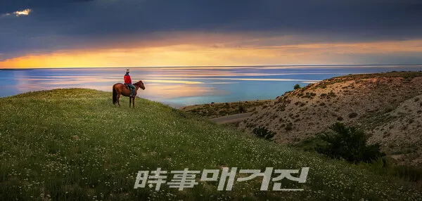 키르키스스탄 이식쿨 호수(사진출처_우쓰라 작가)