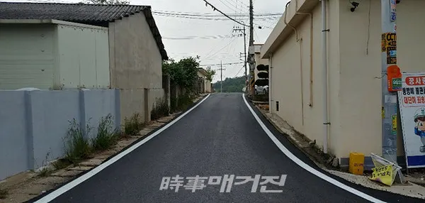 1004섬 신안군은 “시설 노후와 상·하수도 관로 매설 등으로 포장 상태가 좋지 않은 마을 안길을 대상으로 정비계획을 수립, 3년간 군비 등 총 184억원을 투입 계획으로 금년도 1차 사업을 지난 8월 완료했다”고 4일 밝혔다.(사진_신안군청)