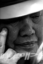 서울과기대 학사, 홍대 미술학석사, 동신대 공학박사, 기능올림픽(일반부, 명장부), 장애인 기능올림픽 심사위원, 서울국제평회미술제 심사위원장, 88올림픽 기념 공모 작품전 서울시장상 및, 장관상 등 다수, 개인전 54회 및 미주, 유럽, 아시아 등 비엔날레, 초대전, 순회전 등 단체전 300여회 한중수교 20주년 기념작가(한국, 중국), 중국 북경 청화대학교 미술대학 정교수 정년퇴임. 현, 한중미술협회 명예회장,