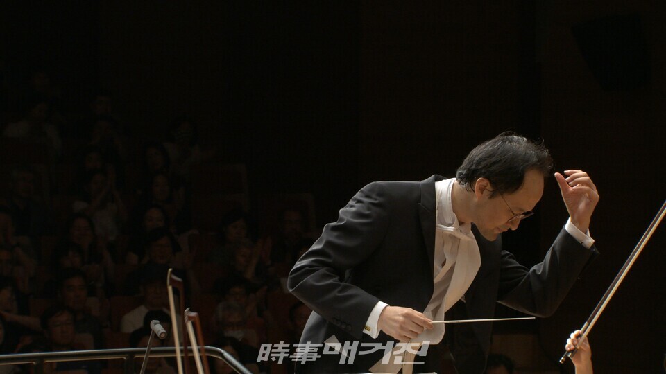 지휘자 최희준(사진_천안시향)