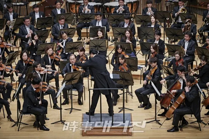 최희준 지휘자와 KBS교향악단 (사진=롯데콘서트홀)