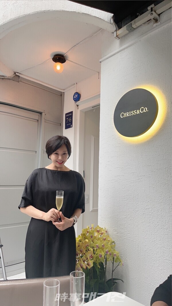 Chrisstine, Chriss & Co. Gallery 대표