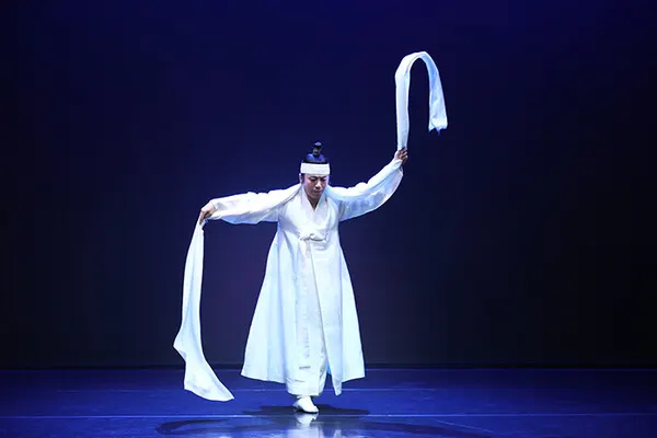 김성훈의 ‘도살풀이춤’ (사진_시사매거진 김형석 기자)