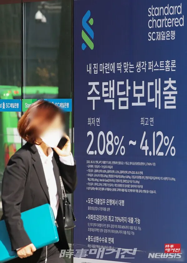 금융당국은 2022년 1월부터 주택담보대출의 분할 상환 목표치를 상향 조정하고, 전세대출과 신용대출의 분할 상환도 유도할 예정이다. 이에 따라 2021년 6월 말 73.8%였던 개발 주택담보대출 분할 상환 목표가 80%로 상향된다.(사진_뉴시스)