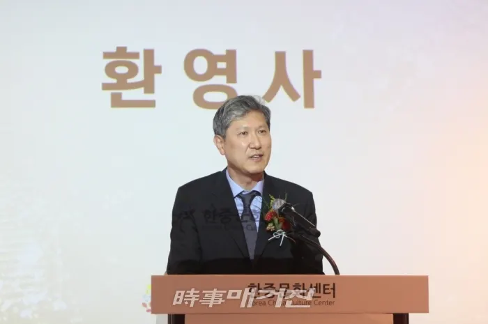 노재헌 한중문화센터 원장이 12일 오후 서울 남산 그랜드하얏트호텔에서 열린 하토야마 유키오(鳩山由紀夫) 전 일본 총리 출판기념회에서 인사말을 하고 있다.(사진_시사매거진)