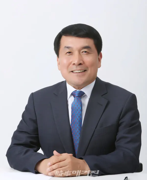 전북 완주군(군수 박성일, 사진)이 전국 82개 군(郡) 중에서는 최초이자 호남 지자체 중에서 유일하게 문화체육관광부의 제2차 문화도시로 지정되었다.(사진-완주군청)