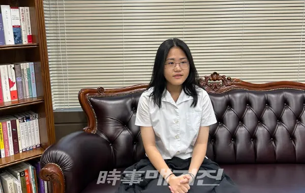 ‘쥬데’'S라는 브랜드 론칭한 14세 디자이너 고수아 양.(사진_시사매거진)
