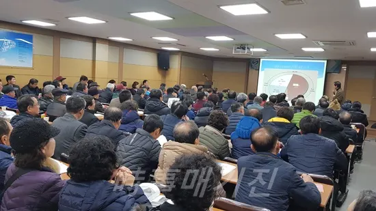 창원시 농업기술센터에서 실시하는 '2019년 새해농업인 실용교육'을 받고 있는 농업인들. (사진:창원시청)