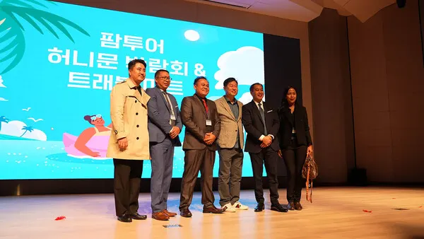발리 호텔 관계자들과 팜투어 권일호 대표(사진_팜투어)