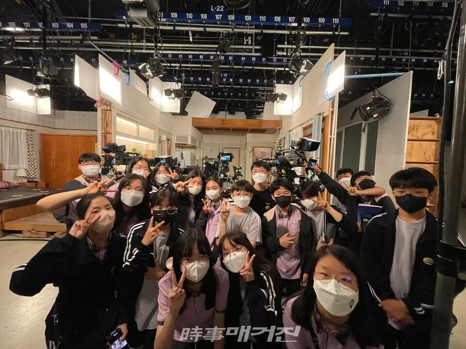 서정중학교 학생들이 일산 MBC드림센터를 찾았다. (사진=MBC Art 방송미술 오딧세이)