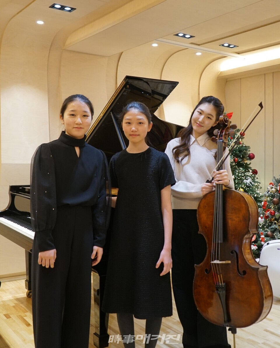 남예서, 김예음, 서아영(사진_PAPA, 장소_Robert Music Studio)