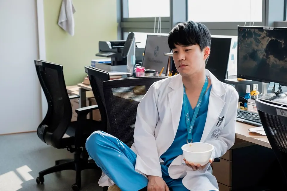 드라마 '슬기로운 의사생활'에 출연 중인 문태유 배우(사진 제공=tvN 목 드라마 슬기로운 의사생활)