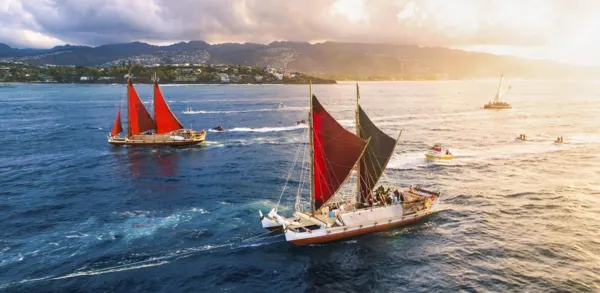 호쿨레아(Hōkūleʻa) 호의 이동 모습 (사진_태평양관광기구 SPTO)
