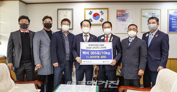 목포시는 “지난 26일 목포기독교교회연합회와 국제라이온스협회355B-2지구 1, 2지역에서 코로나 위기극복 및 소외계층을 위해 전남 사회복지공동모금회를 통해 목포시에 지정 기탁했다”고 27일 밝혔다.(사진_목포시청)