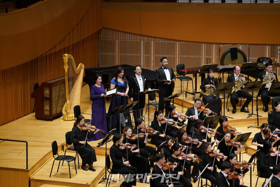 베토벤 합창 교향곡에서 솔리스트 서선영, 양송미, 김우경, 박주성과 함께 (사진=서울시향)