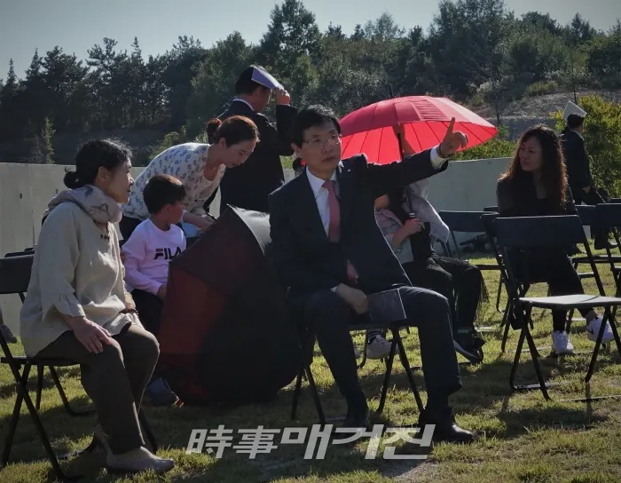 이환주 남원시장, 안숙선 국악 명창과 남원시립김병종미술관에 대하여 의견을 나누고 있다 / 시사매거진 하명남 기자